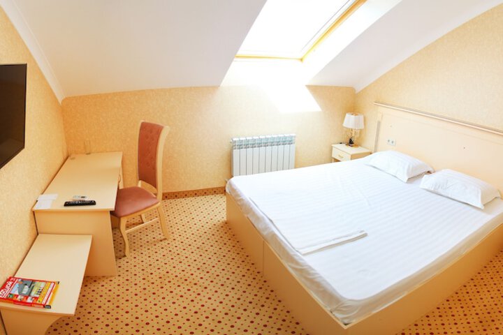 Room 8 of 43