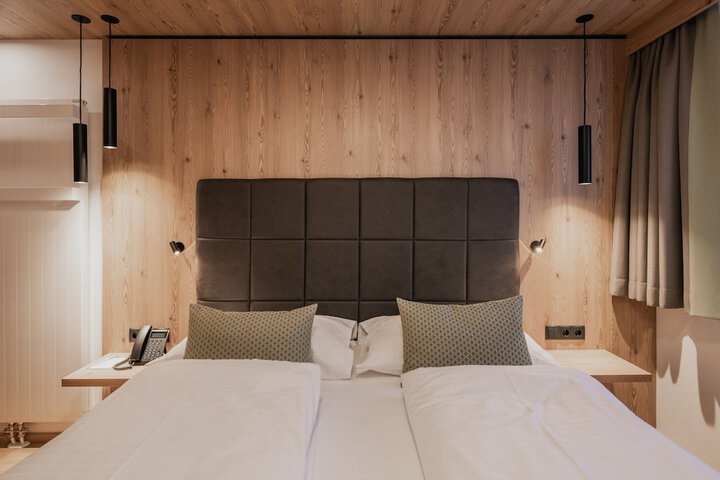Room 28 of 200