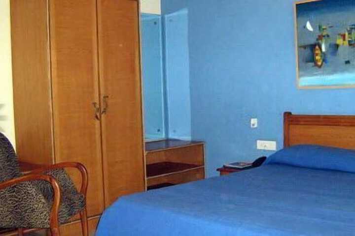 Room 2 of 63