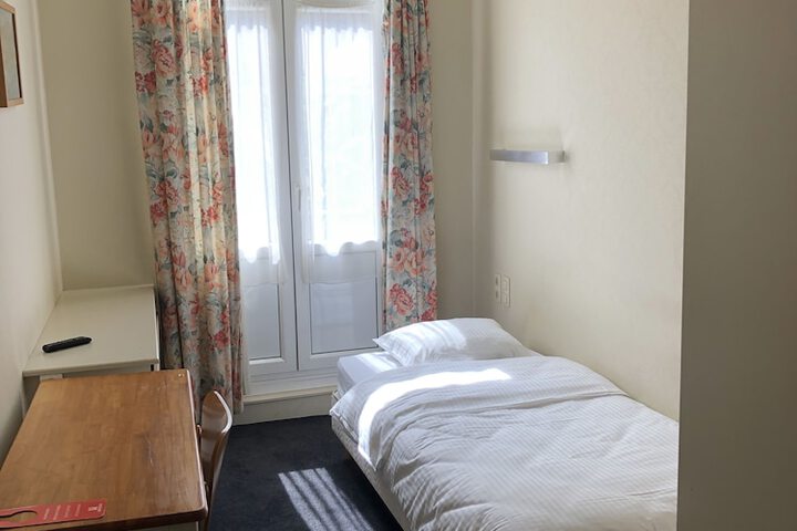 Room 9 of 44