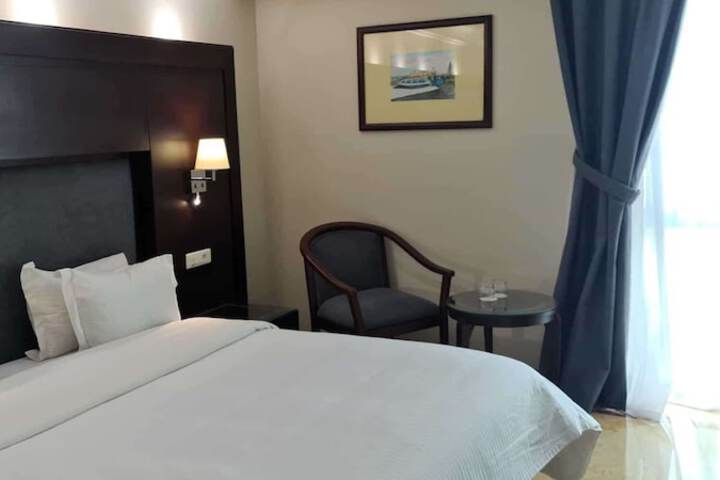 Room 11 of 36