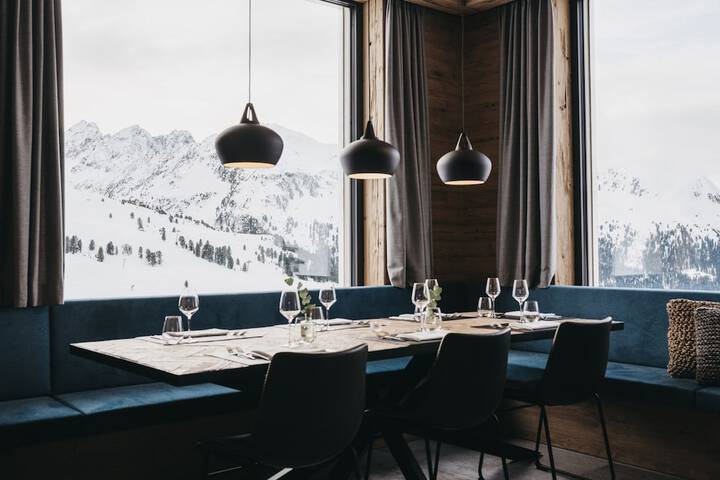 Dining 40 of 60