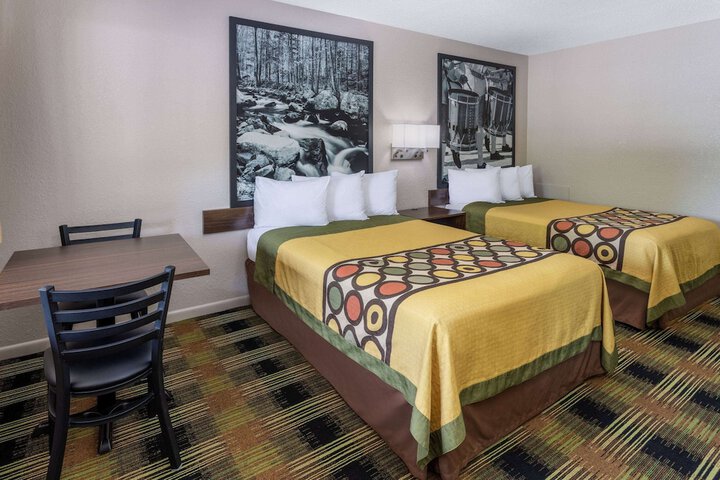 2 Double Beds (4 of 7)