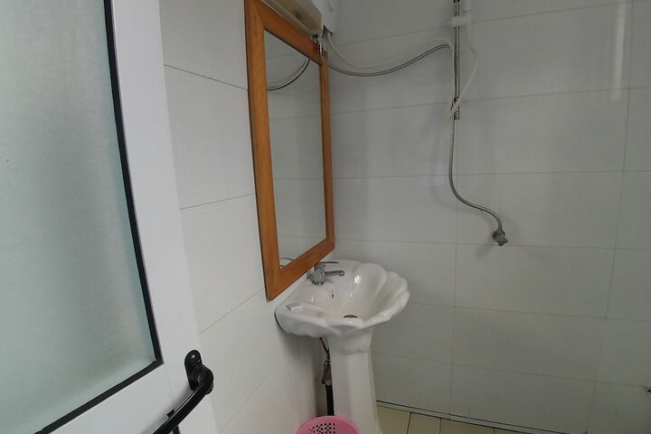 Room 25 of 40