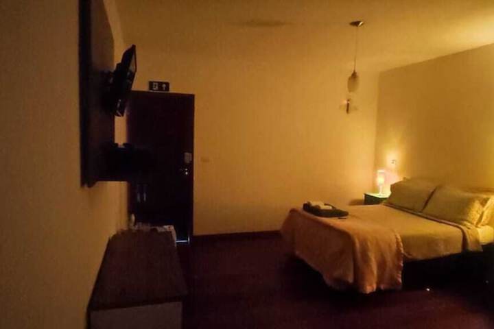 Room 7 of 12