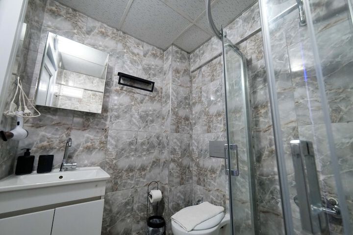 Room 9 of 121