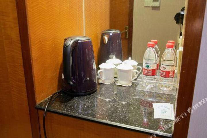 Kaiya Business Hotel (Shenzhen East Railway Station Buji Subway Station)
