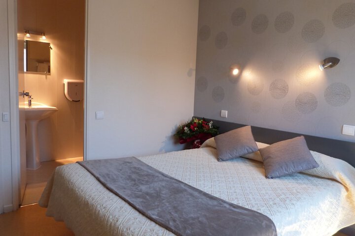 Room 10 of 29