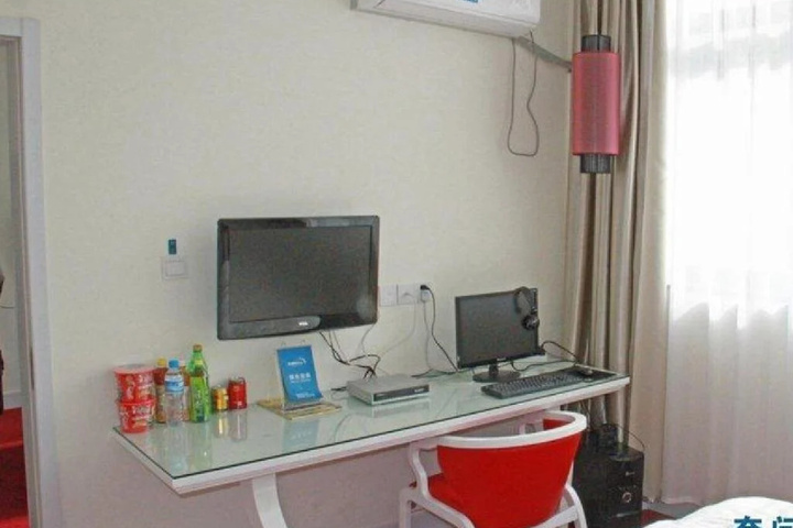Room 3 of 10