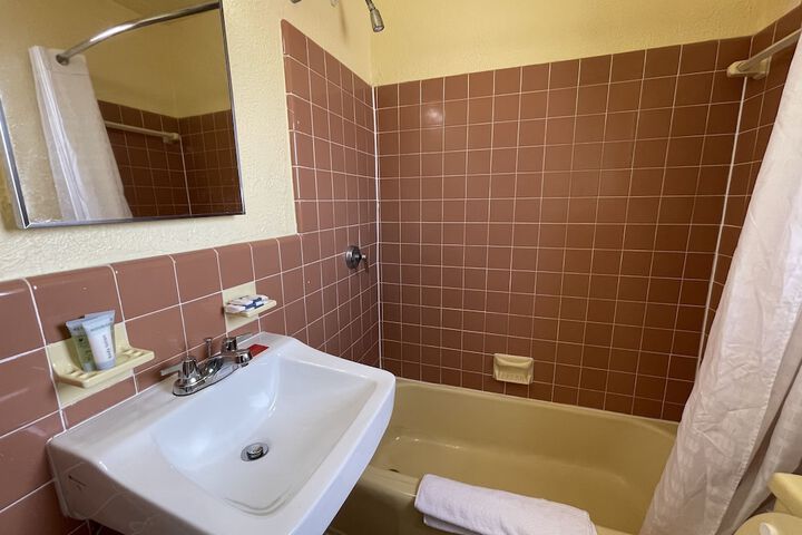 Room 14 of 28