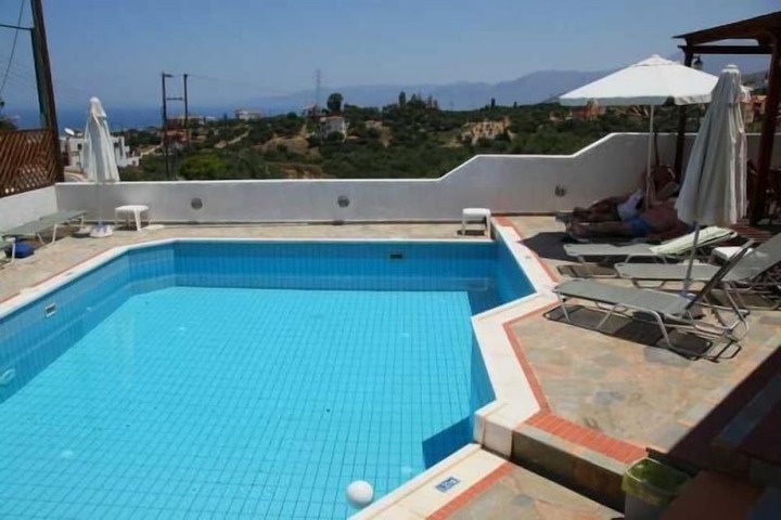 Hotel with Pool