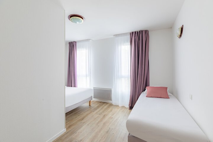 Room 5 of 33