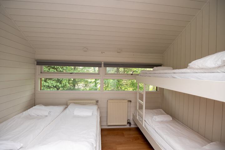 Room 8 of 93