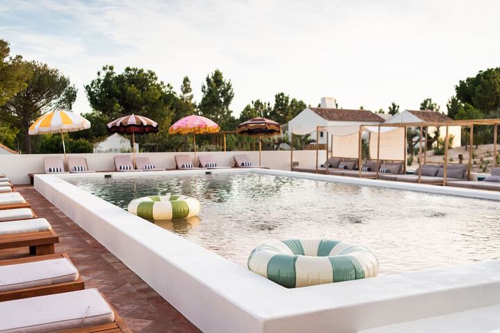 Pool 60 of 107