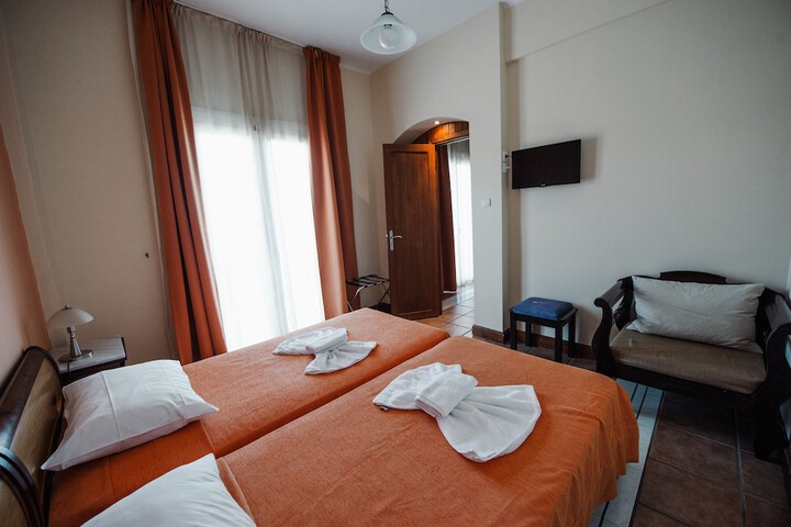 Room 12 of 72