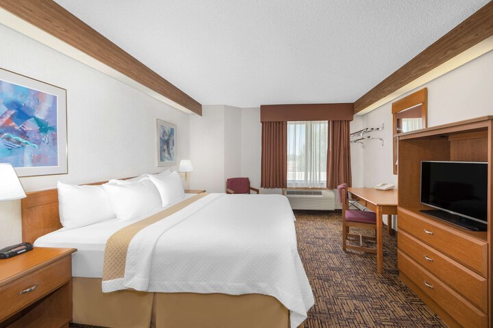 Room 5 of 17