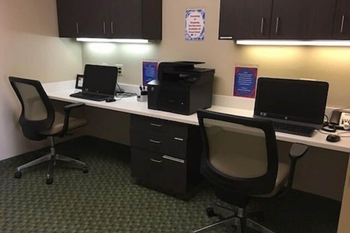 Business Center 29 of 32