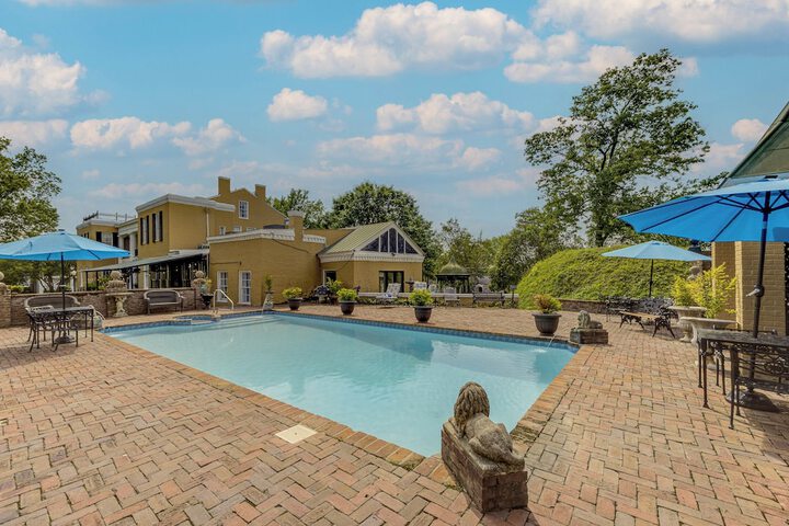 Hotel Exterior 137 of 145