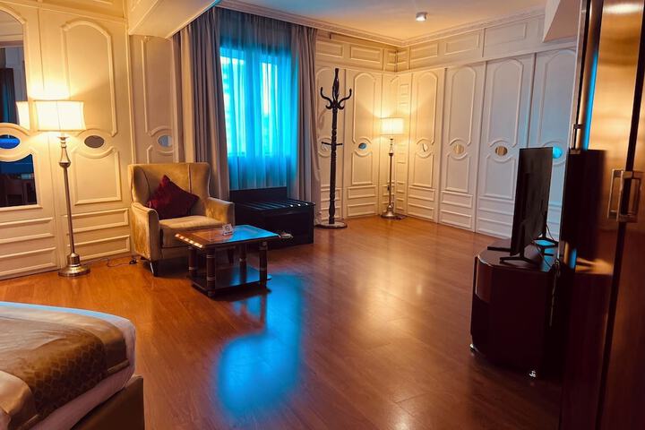 Room 33 of 116