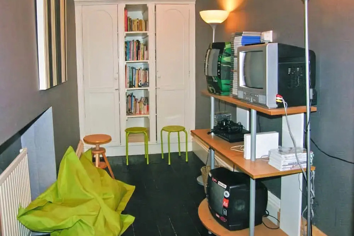 Room 10 of 19