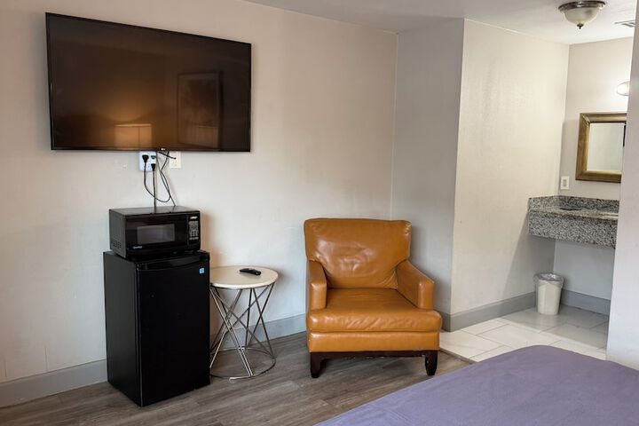 Room 14 of 14