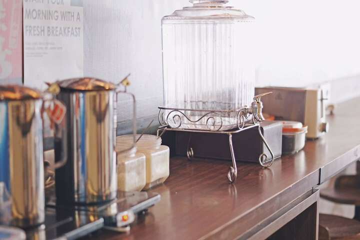 Lounge 20 of 25