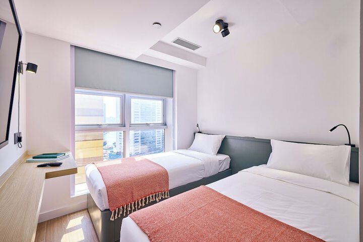Room 17 of 34