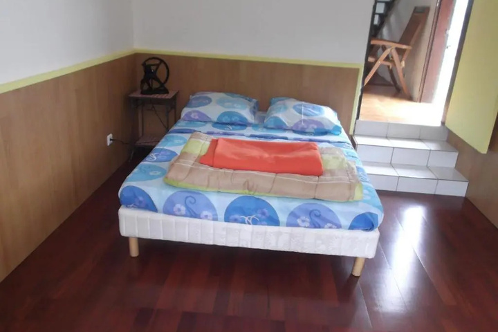 Room 2 of 9