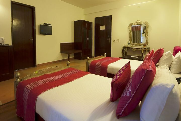 Room 6 of 32