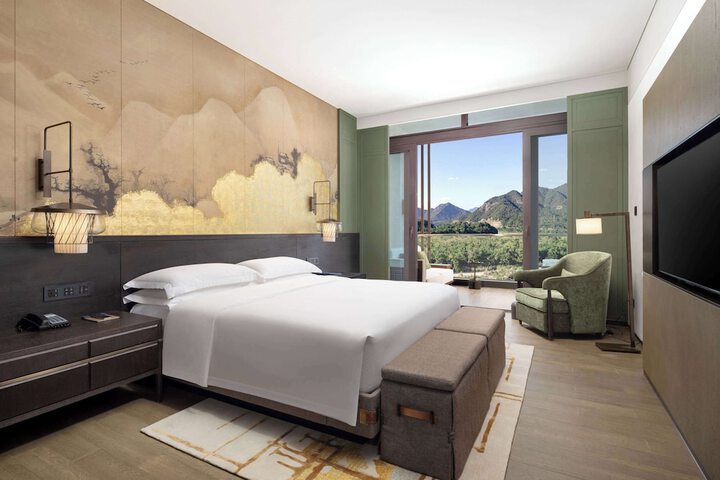 Room 2 of 16