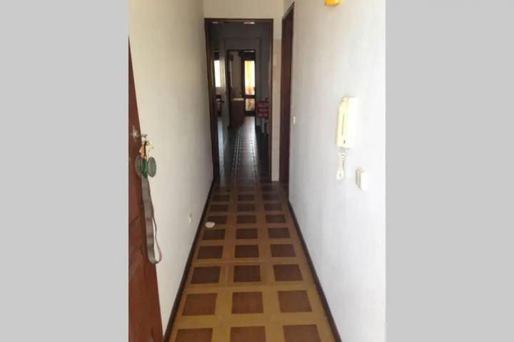 Room 4 of 8