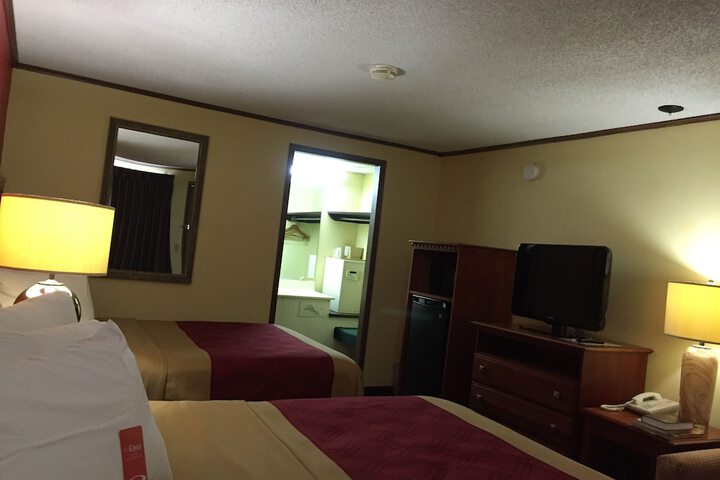 2 Double Beds (1 of 17)