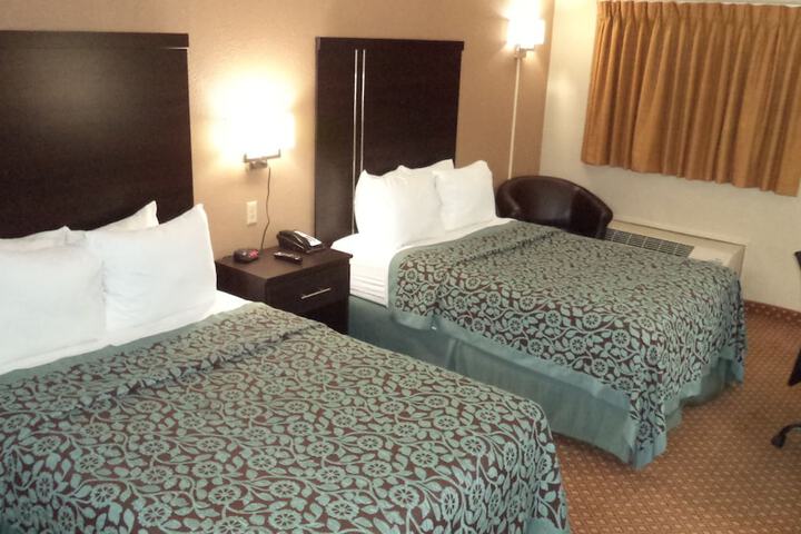 2 Double Beds (10 of 17)