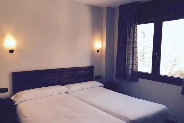 Room 6 of 11