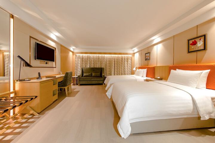 Room 12 of 36