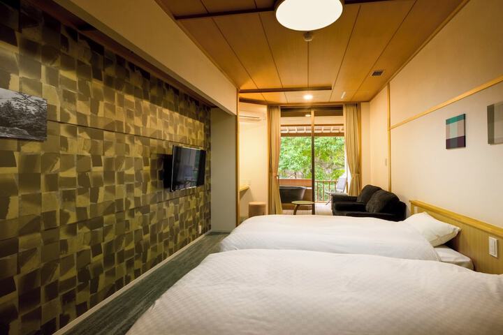 Room 14 of 107