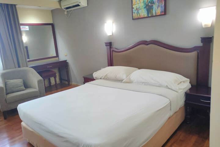 Room 11 of 13