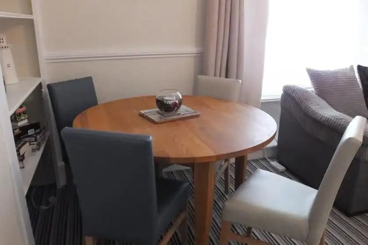 Room 5 of 12