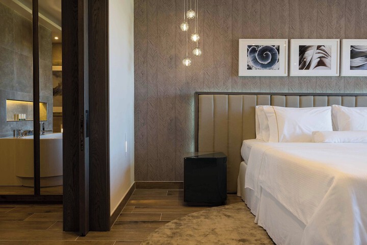 Room 10 of 162