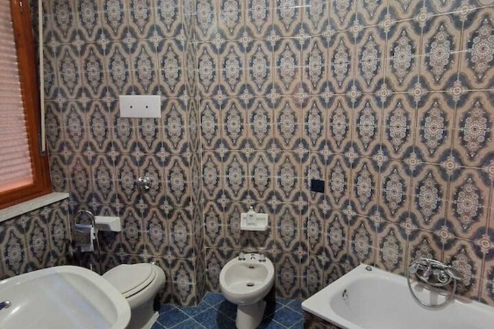 Room 62 of 69