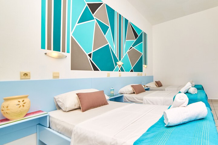 Room 17 of 27