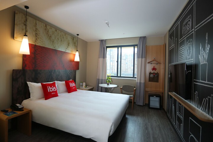 Room 13 of 23