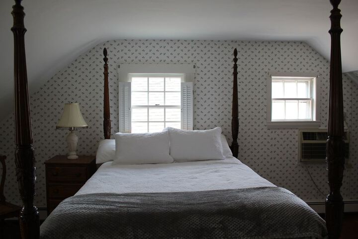 Room 11 of 40