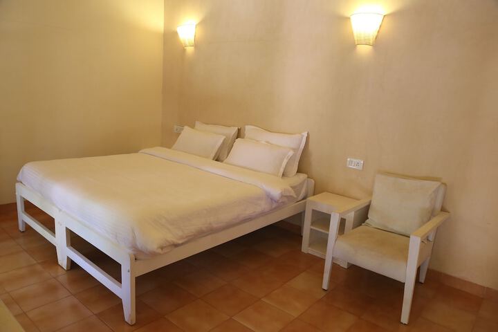 Room 3 of 33