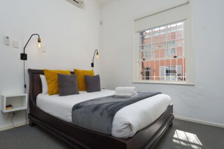 Room 4 of 16