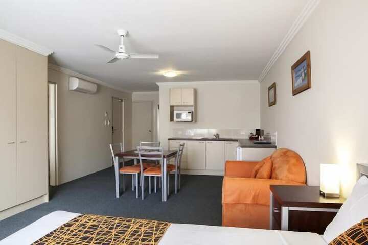 Room 33 of 49
