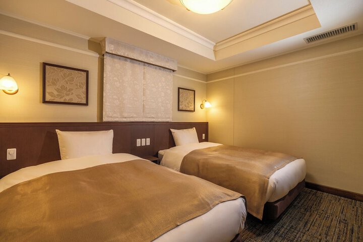 Room 7 of 96