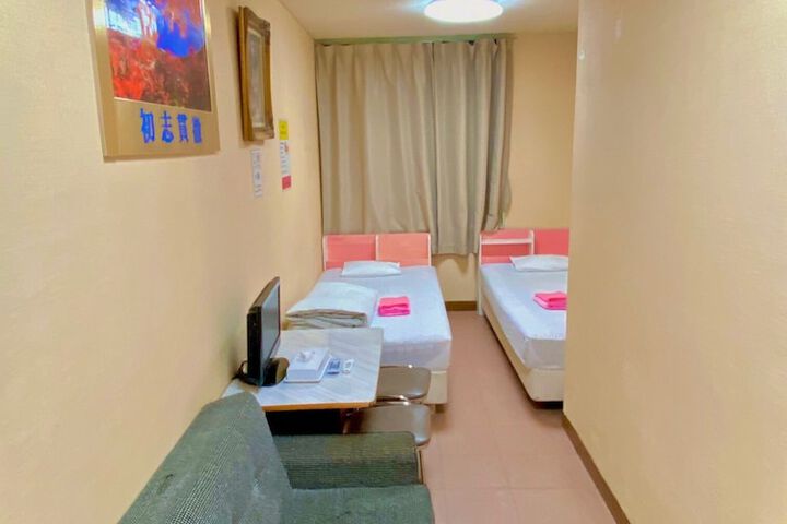 Room 18 of 48