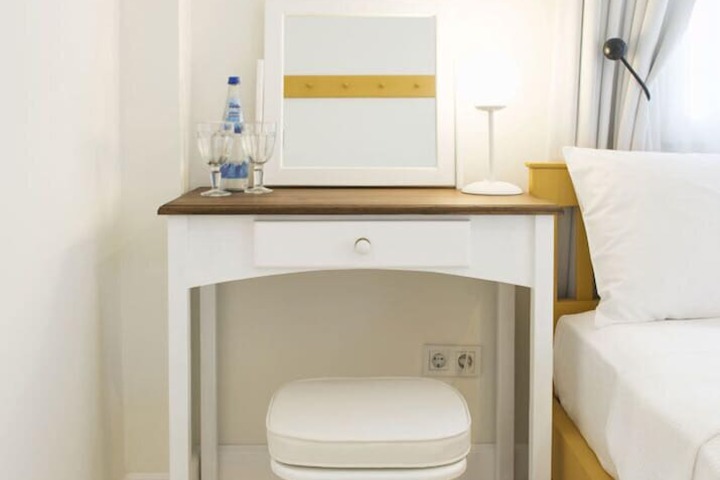 Room 16 of 35