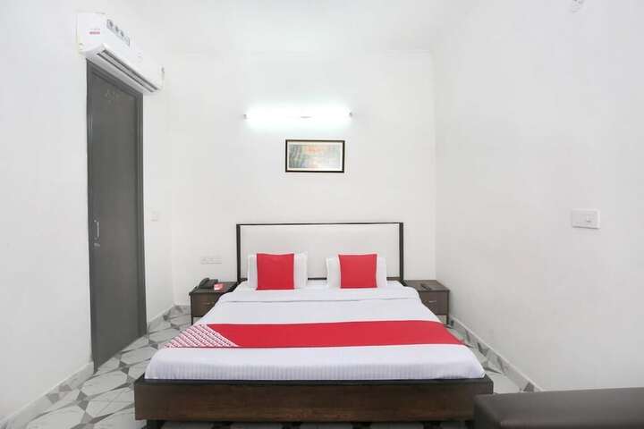 Room 2 of 8